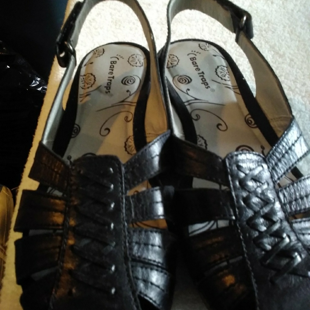 Women's size 10 Bare Traps Sandals